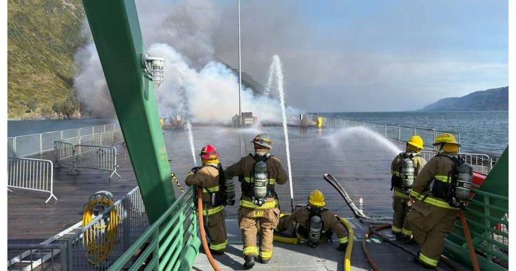 Imagen de portada - Incendio en el muelle de cruceros de Whittier causa daños por 80 millones de dólares; se espera su reapertura en 2027