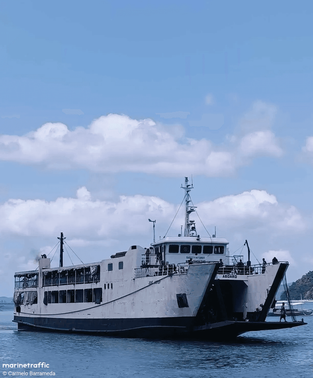 Imagen de portada - Incendio en ferry de pasajeros frente a Filipinas: Cinco muertos, 87 desaparecidos