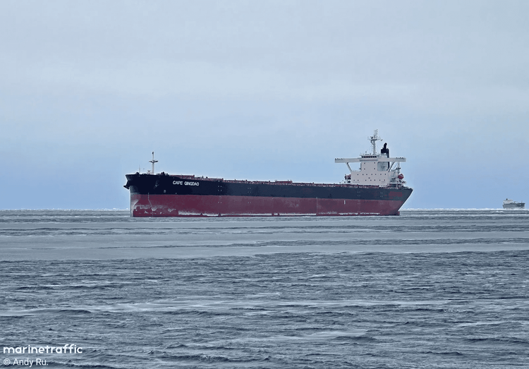 Imagen de portada - Indian Crew Member Killed in Attack on Bulk Carrier off Oman