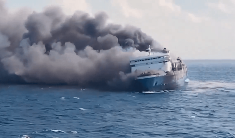 Imagen de portada - Indonesian Ferry Fire Leaves 5 Dead and 41 Missing