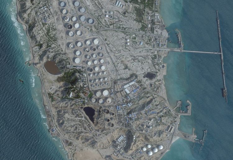 Imagen de portada - Irán reanuda las cargas de petróleo en la isla de Kharg tras el levantamiento del bloqueo de la Armada de EE. UU.