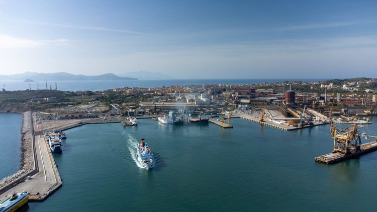 Imagen de portada - Italia Lidera las Importaciones de GNL de Europa en Julio en Medio de Tensiones Regionales de Suministro