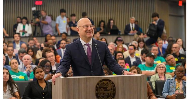 Imagen de portada - Jonathan Daniels asume el mando de PortMiami en medio del escrutinio de los comisionados