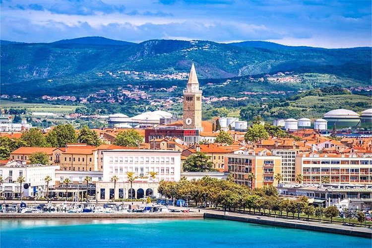 Imagen de portada - Koper Emerge como una Alternativa Económica a Venecia para los Viajeros de Cruceros