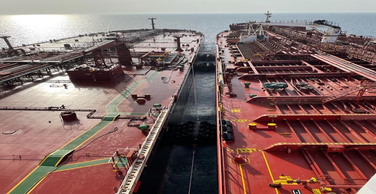 Imagen de portada - La actividad del puerto de Yanbu se dispara en medio de desvíos de petroleros en el Mar Rojo