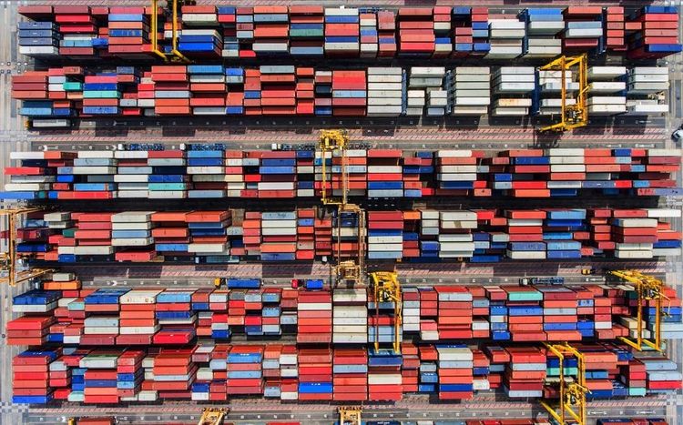 Imagen de portada - Las tarifas spot globales de contenedores disminuyen un 3% a medida que la demanda se debilita por tercera semana