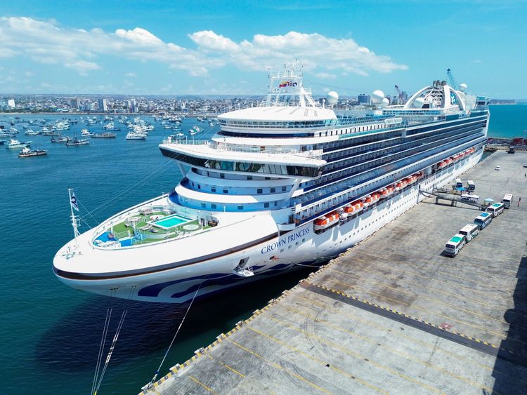 Imagen de portada - MS Crown Princess Arrives for the First Time at the Port of Manta, Closing Cruise Season