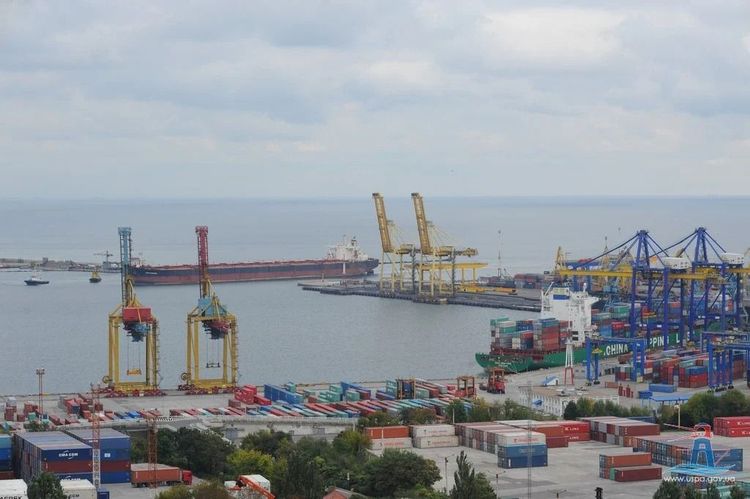 Imagen de portada - Maersk Halts Operations in Chornomorsk Due to Russian Attacks