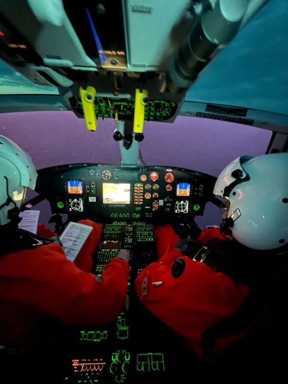 Imagen de portada - Mar del Plata Rescue Operation: Coast Guard Air-Evacuates Crew Member from Fishing Vessel