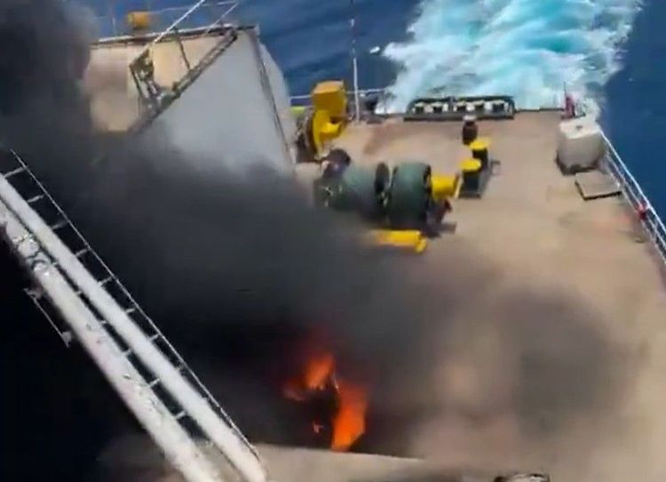 Imagen de portada - Mozambique Tanker Attacked in Iranian Waters with 28 Indian Crew Members