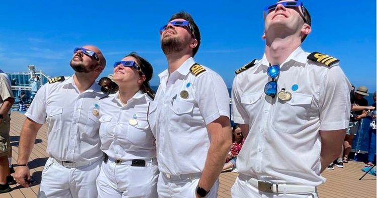 Imagen de portada - Múltiples cruceros se posicionan para la observación del eclipse solar total en Islandia y Groenlandia