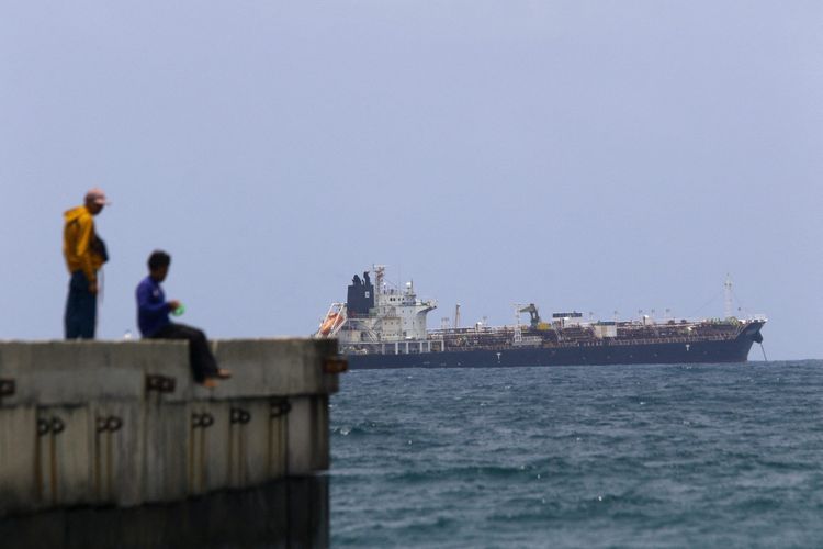 Imagen de portada - Navieras Hapag-Lloyd y CMA CGM suspenden reservas para Cuba tras orden ejecutiva de EE. UU.