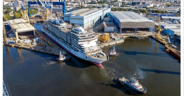 Imagen de portada - Oceania Sonata flota en el astillero de Fincantieri en Marghera