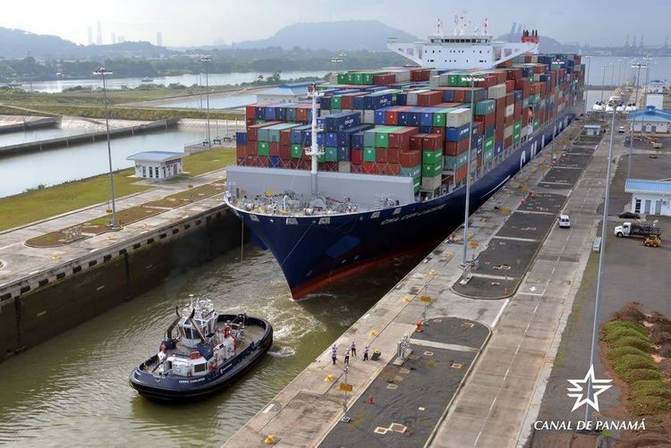 Imagen de portada - Oferta de subasta de $4 millones permite a buque portacontenedores saltarse la fila en el Canal de Panamá