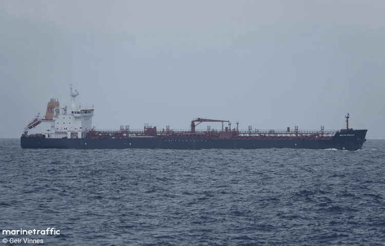 Imagen de portada - **Oil Tanker Towed After Machinery Failure in Turkish Strait**