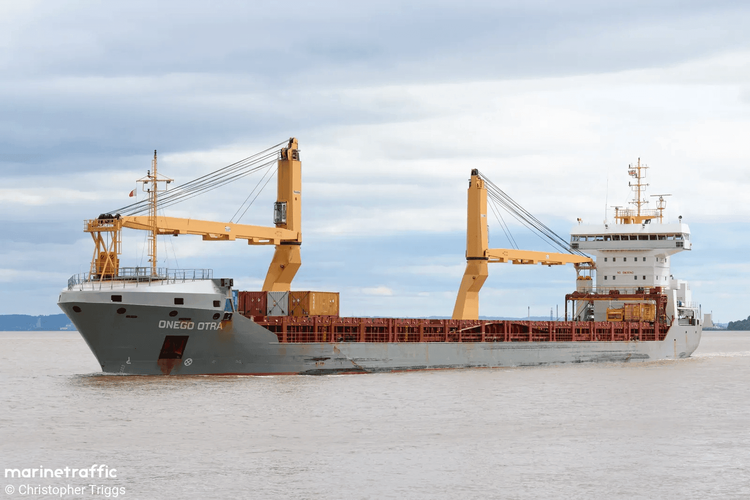 Imagen de portada - Onego Otra reflotado tras un mes encallado en el río San Lorenzo