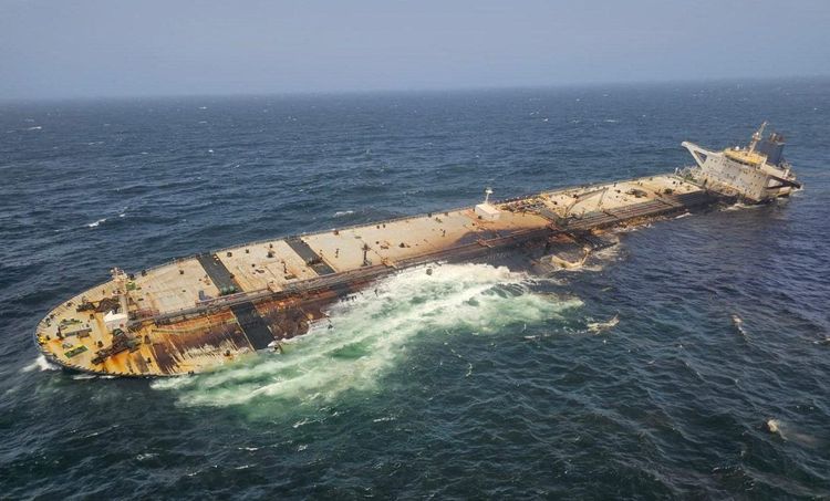 Imagen de portada - Operación de Salvamento Lanzada para el Buque Tanque Encallado Caroline Bezengi Cerca de Omán