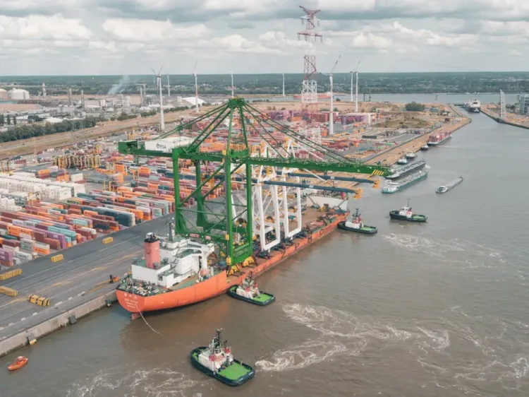 Imagen de portada - PSA Antwerp Adds New STS Crane at Noordzee Terminal