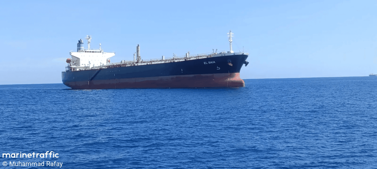 Imagen de portada - Petrolero con bandera panameña El Gaia atacado frente a la costa de Omán; un tripulante desaparecido