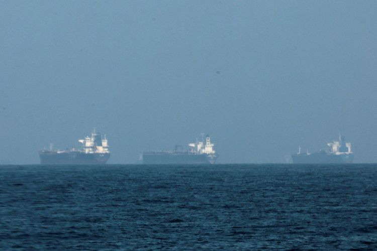 Imagen de portada - Petroleros se congregan fuera del Golfo Pérsico apostando por la reapertura de Ormuz
