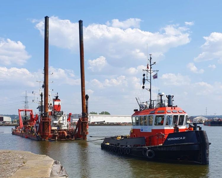 Imagen de portada - Port of Bristol Retires Dredger Malago After 40 Years of Operations