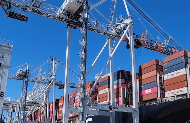 Imagen de portada - Port of Oakland Installs Two Electric STS Cranes at TraPac Terminal