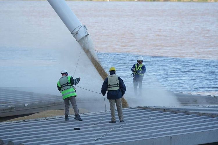 Imagen de portada - Port of Santa Fe ships 8 thousand tons of soybeans to Timbúes