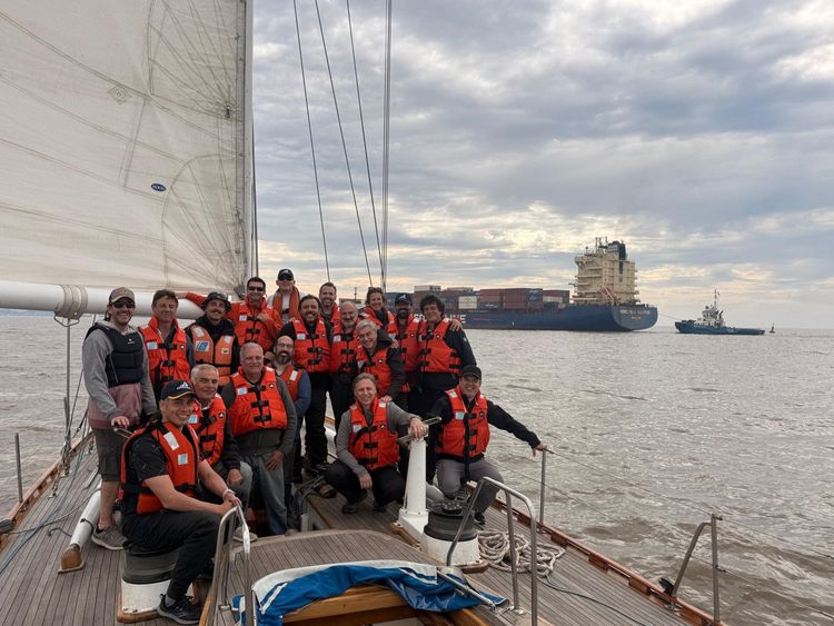 Imagen de portada - Prefectura dictó una jornada de instrucción a futuros Pilotos de Yate