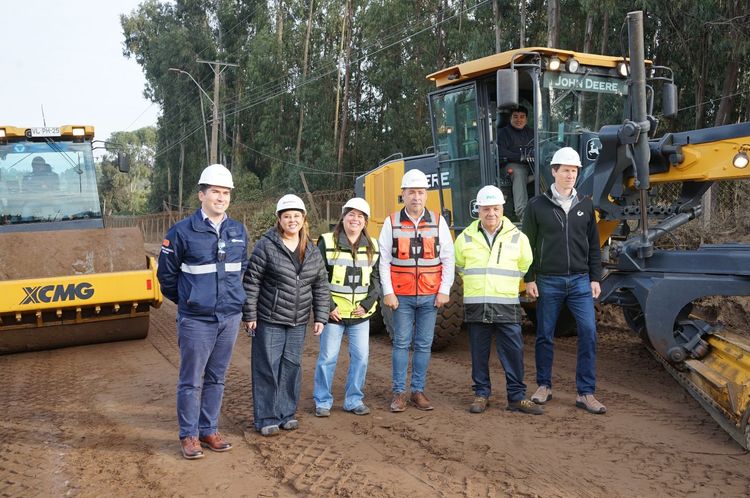 Imagen de portada - Puerto Ventanas, Puchuncaví Municipality, and Companies Promote Rural Road Improvement
