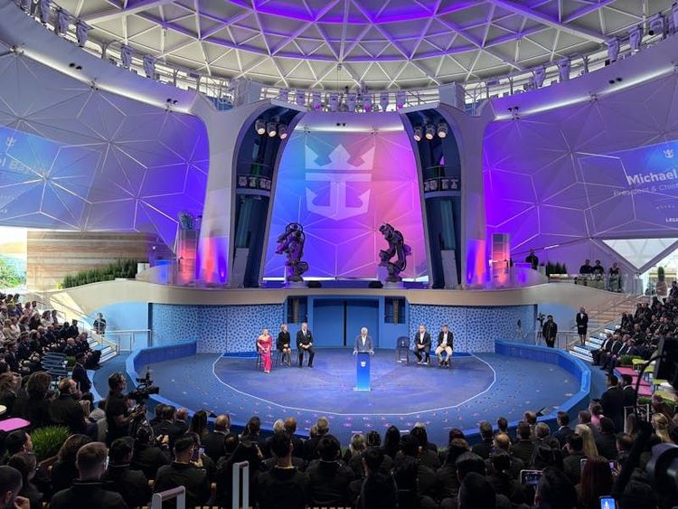 Imagen de portada - Royal Caribbean Recibe su Crucero Más Nuevo, Legend of the Seas