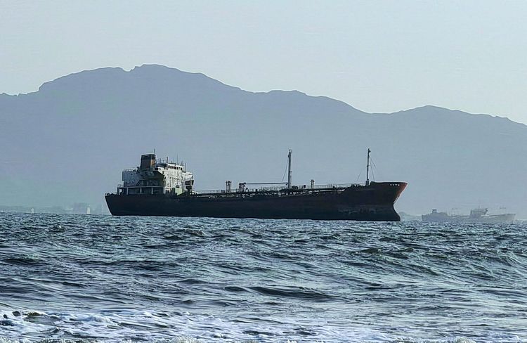 Imagen de portada - Seis superpetroleros saudíes cambian de ruta en el Golfo de Adén en medio de amenazas hutíes