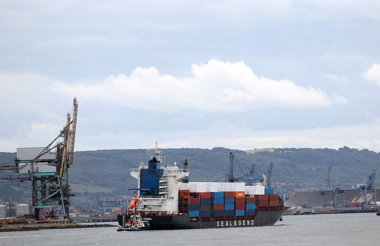 Imagen de portada - Servicio de contenedores ártico desde China llega a puerto británico a través de la Ruta del Mar del Norte