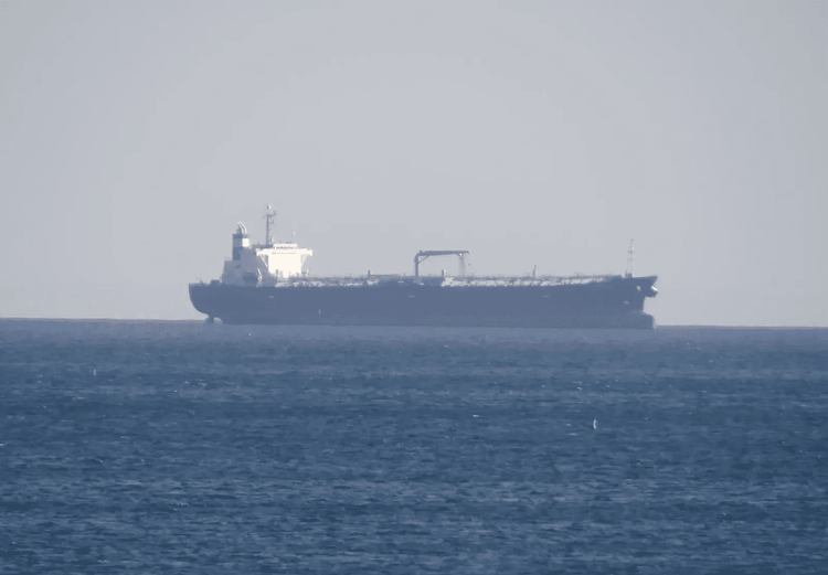 Imagen de portada - Ship Linked to Russian "Ghost Fleet" Remains at Anchor in Arica Anchorage Zone