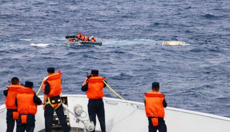 Imagen de portada - Shipwreck in the South China Sea: 17 Missing and 45 Rescued