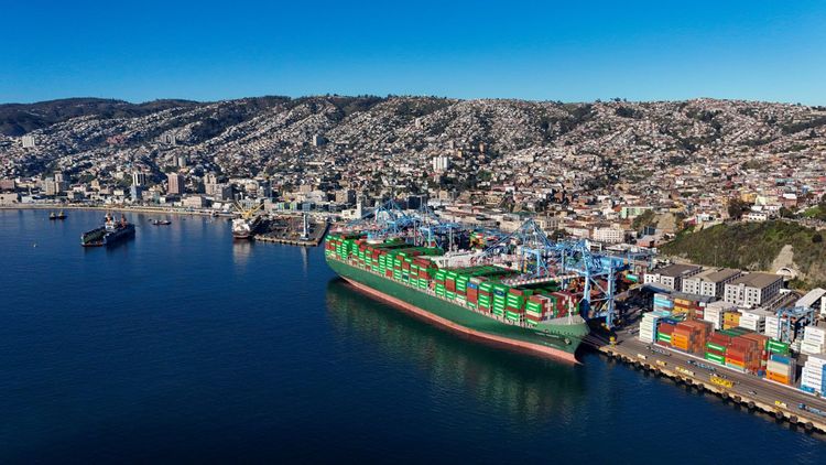 Imagen de portada - Tampa Triumph Arrives in Valparaíso: 13,656 TEU Vessel at TPS