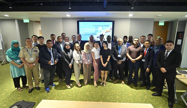Imagen de portada - The Argentine Naval Prefecture Participated in the 12th Port Management Program in Singapore