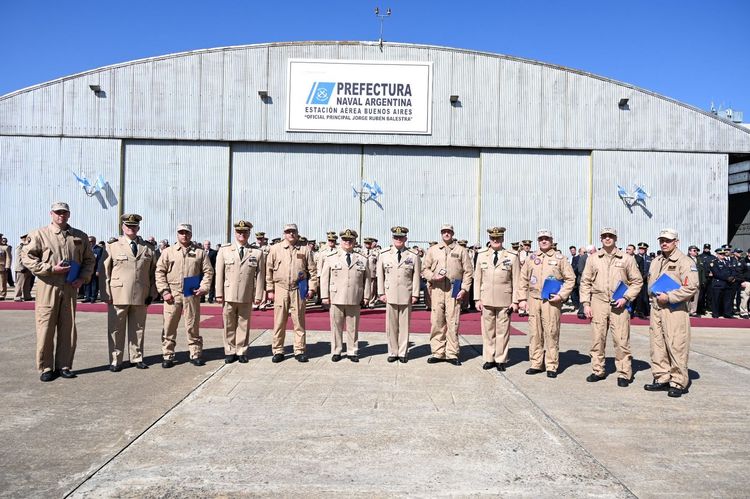 Imagen de portada - The Prefecture Celebrated the 80th Anniversary of its Aviation Service