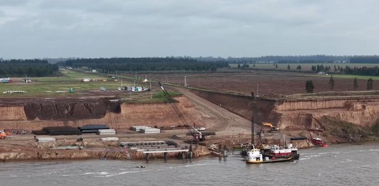Imagen de portada - Timbúes Terminal Advances in Construction of Multipurpose Dock in Santa Fe