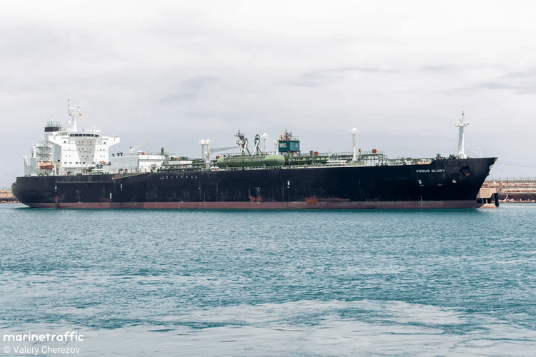Imagen de portada - Two Commercial Tankers Attacked Crossing Strait of Hormuz