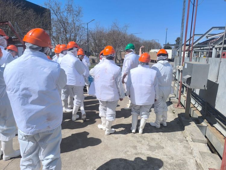 Imagen de portada - USAL Veterinary Faculty Students Toured Escobar Slaughterhouse