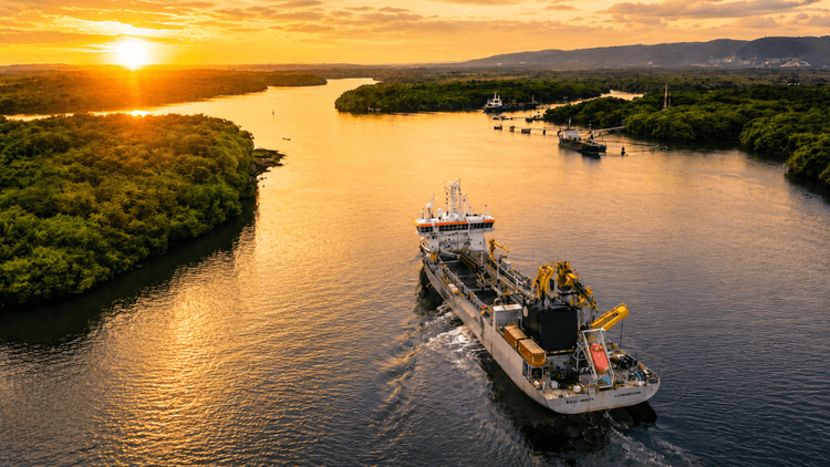 Imagen de portada - VNA begins operations on Argentina's Trunk Waterway