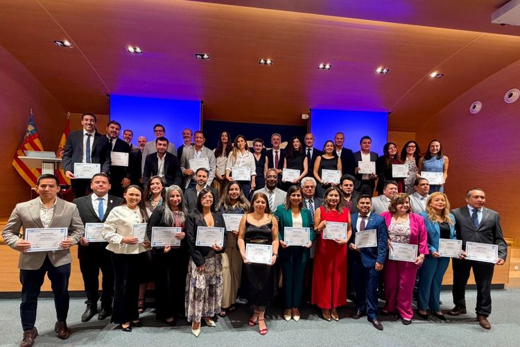 Imagen de portada - Valenciaport hosts port management course for 33 Latin American professionals