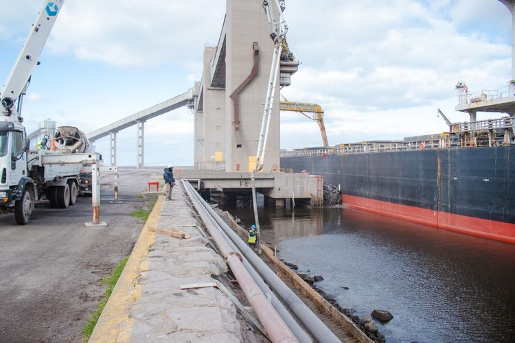 Puerto Quequén continua con una obra clave de infraestructura en sus muelles
