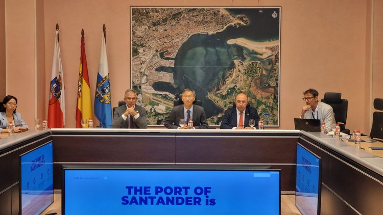Imagen de portada - Yao Jing Visits Port of Santander to Strengthen Trade with China