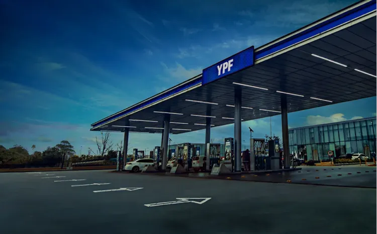YPF aumentó 1% sus combustibles y sostiene el esquema de buffer de precios