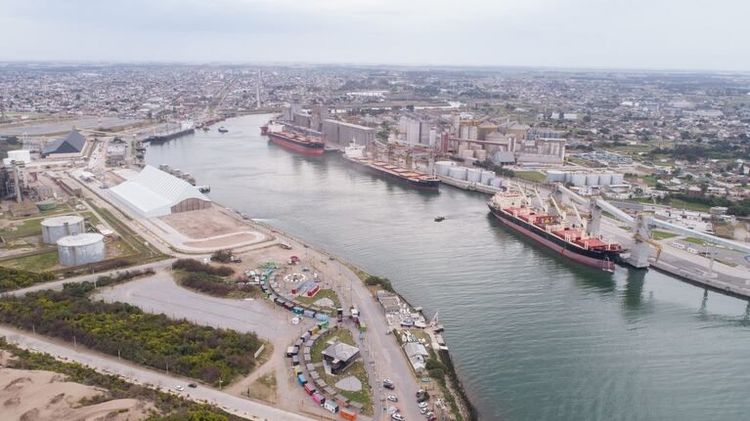 Puerto Quequén operará más de 250.000 toneladas de granos, subproductos y fertilizantes