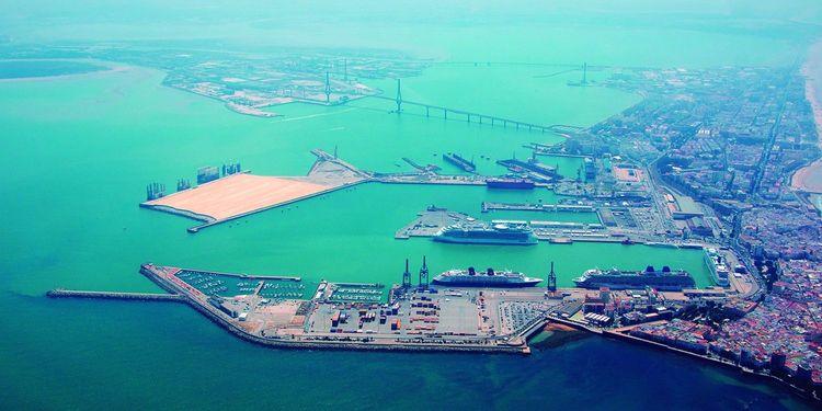 Bahía de Cádiz crece 9,5%, impulsada por el salto de los graneles sólidos