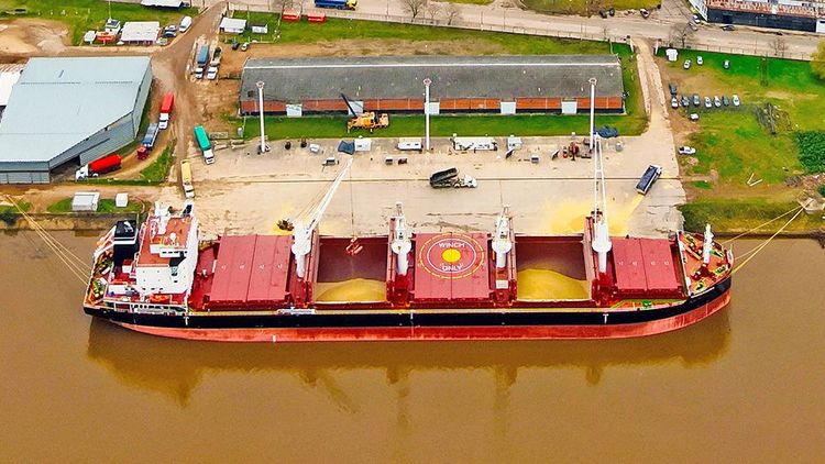 El Puerto de Concepción del Uruguay concretó un nuevo embarque de harina de soja no modificada genéticamente con destino a Dinamarca