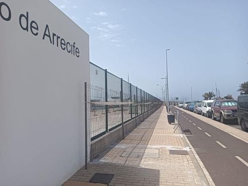El Puerto de Arrecife cuenta con nuevo vallado que permite la conexión visual con el mar