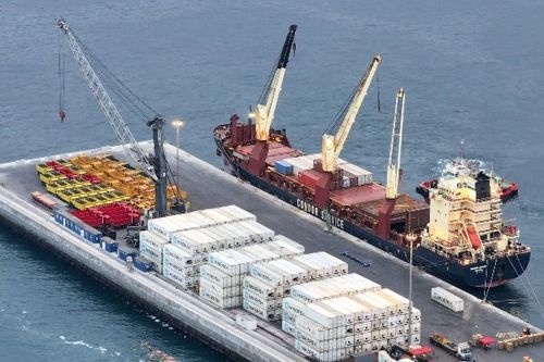 Transformador de 116 toneladas arriba a Puerto de Iquique para minería regional